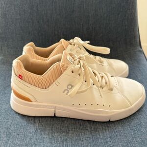 On The Roger Advantage white/savannah sz 8.5